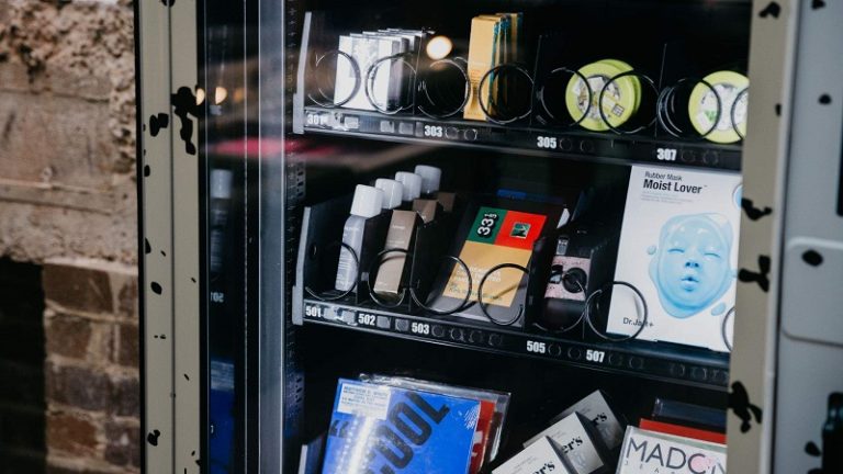 位於酒店客房的情趣用品店